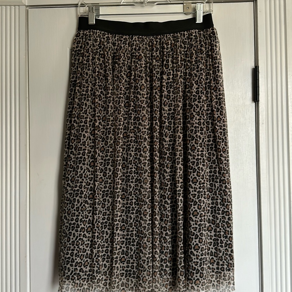 Leopard printed mesh, overlay skirt with black lining and elastic waistband,sz s
